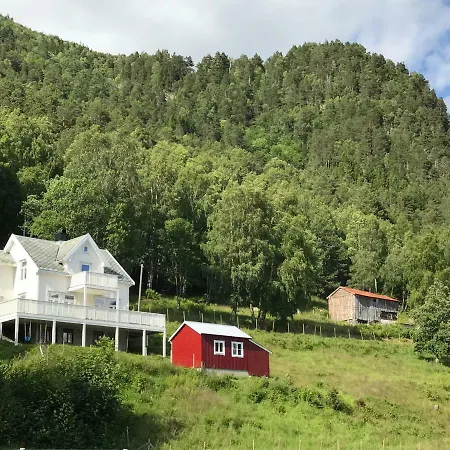 Nyheim Vacation House Vakantiehuis Isfjorden