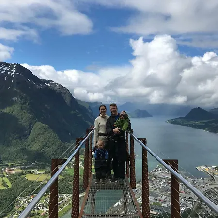 Nyheim Vacation House Vakantiehuis Isfjorden