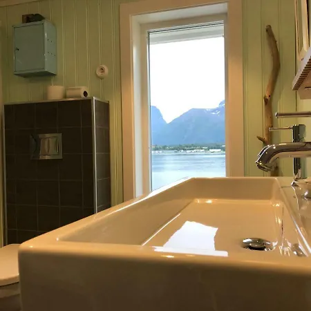 Nyheim Vacation House Vakantiehuis Isfjorden