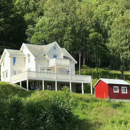 Nyheim Vacation House *