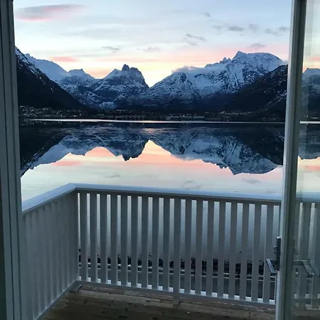 Nyheim Vacation House * Isfjorden